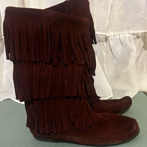 Minnetonka mid height fringe boots in oxblood